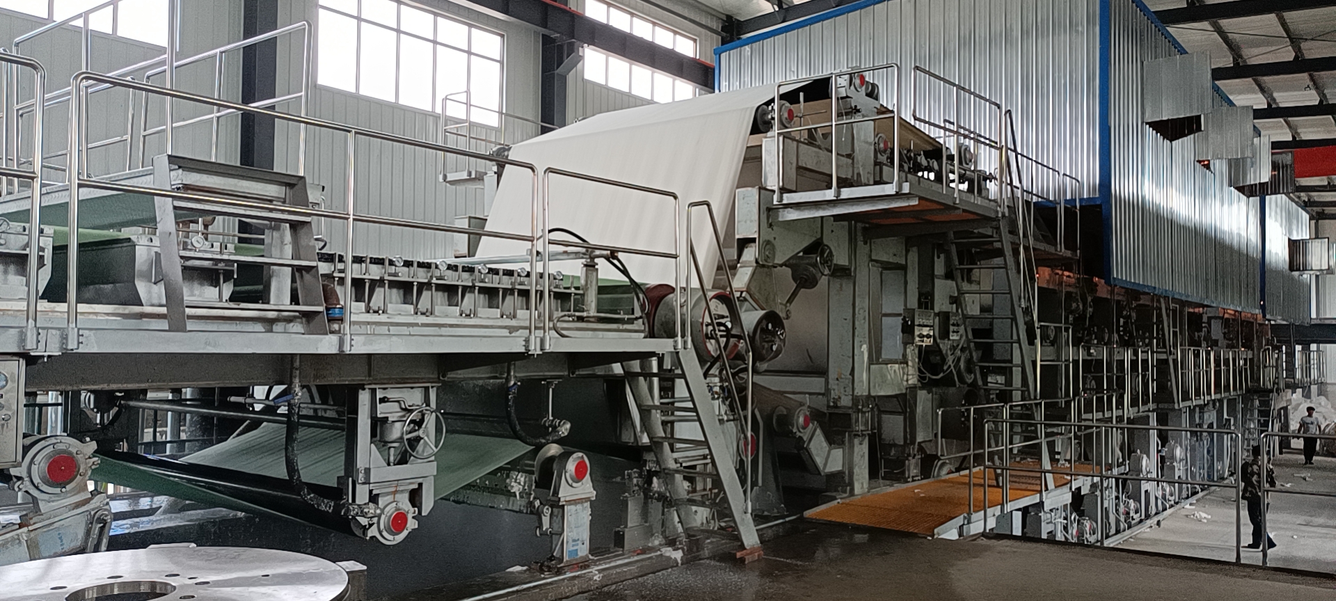 2021年5月，河北金石2640/350拷貝紙機(jī)順利出紙